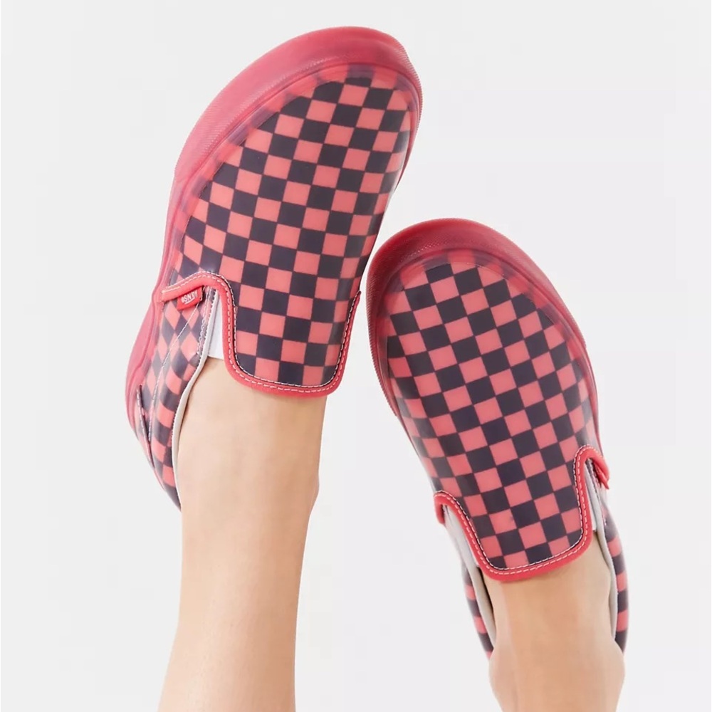 Vans Translucent Rubber Classic Slip-On Sneaker - Hibiscus M6/W7.5